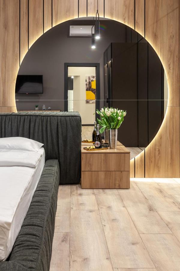 לבוב Royal Vip Apartment On Leontovicha 5 מראה חיצוני תמונה